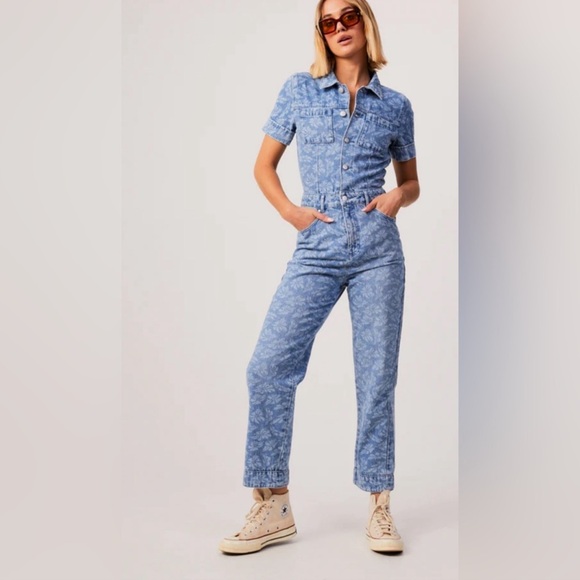 AFENDS Zuri New Denim Jumpsuit In Vintage Floral Pront
$127 $159 Size: L | - Picture 2 of 9